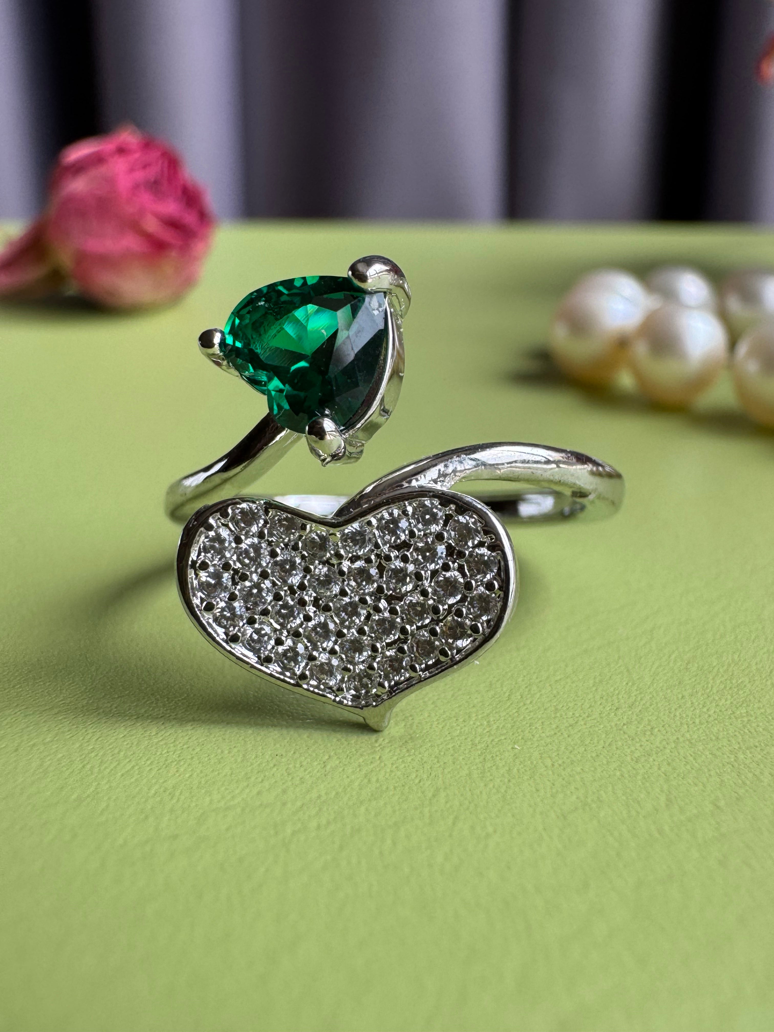 Adjustable Open Ring for Women, Green Emerald Cubic Zirconia & Paved Heart Statement Ring, White Gold Plated Copper, Niche Elegant Trendy Jewelry