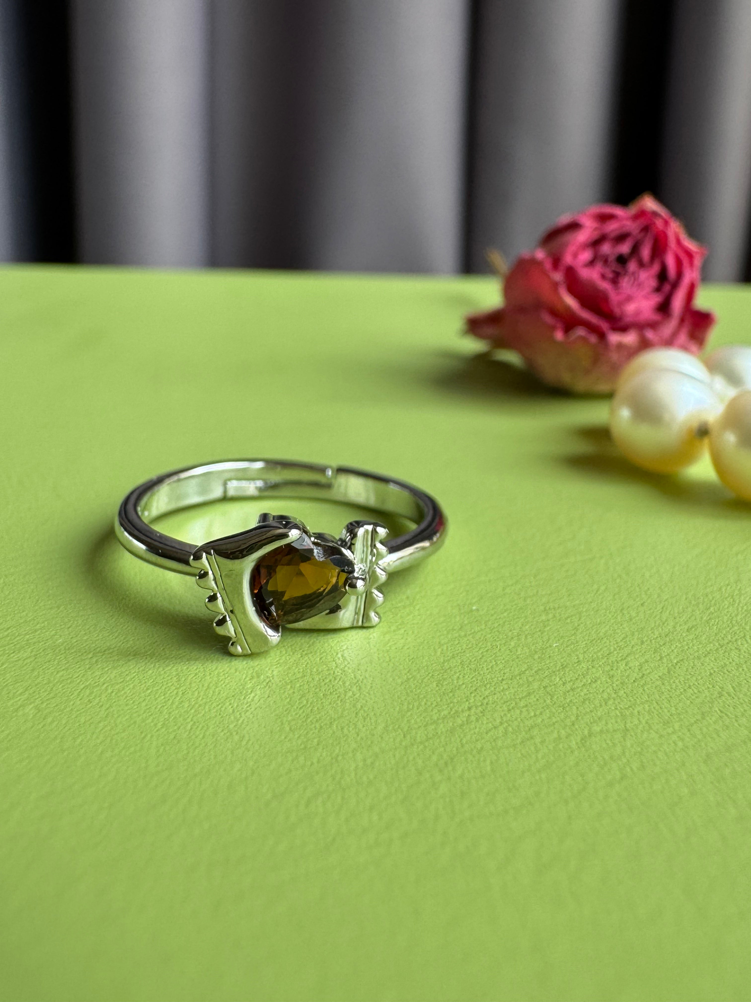 Light Luxury Amber Heart Crown Ring for Women, Niche High-grade Vintage Elegant Adjustable Open Ring