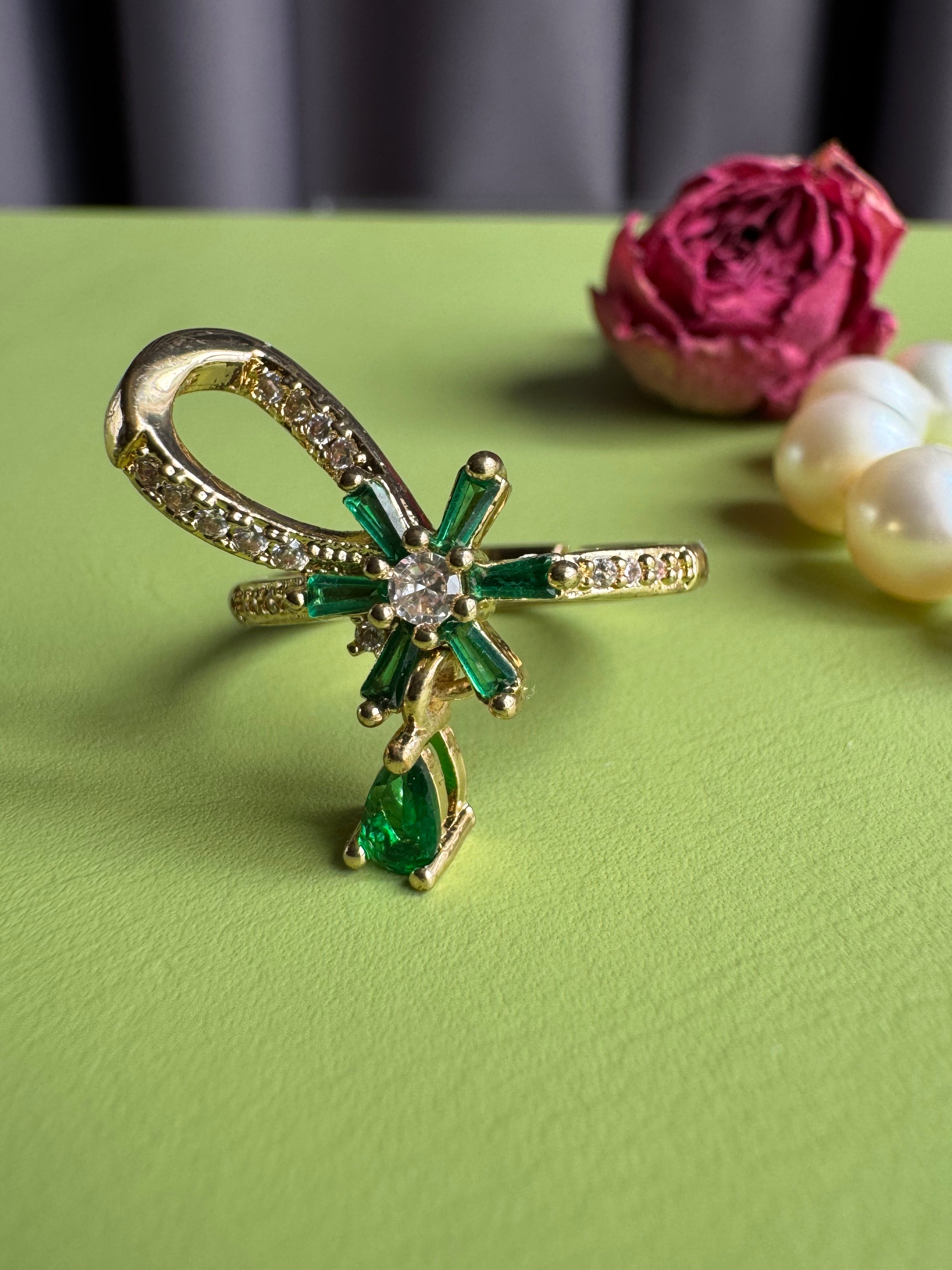 Gold Plated Emerald Tone Snowflake Ring with Teardrop Pendant for Women, Niche High-grade Sparkly Trendy Adjustable Open Ring