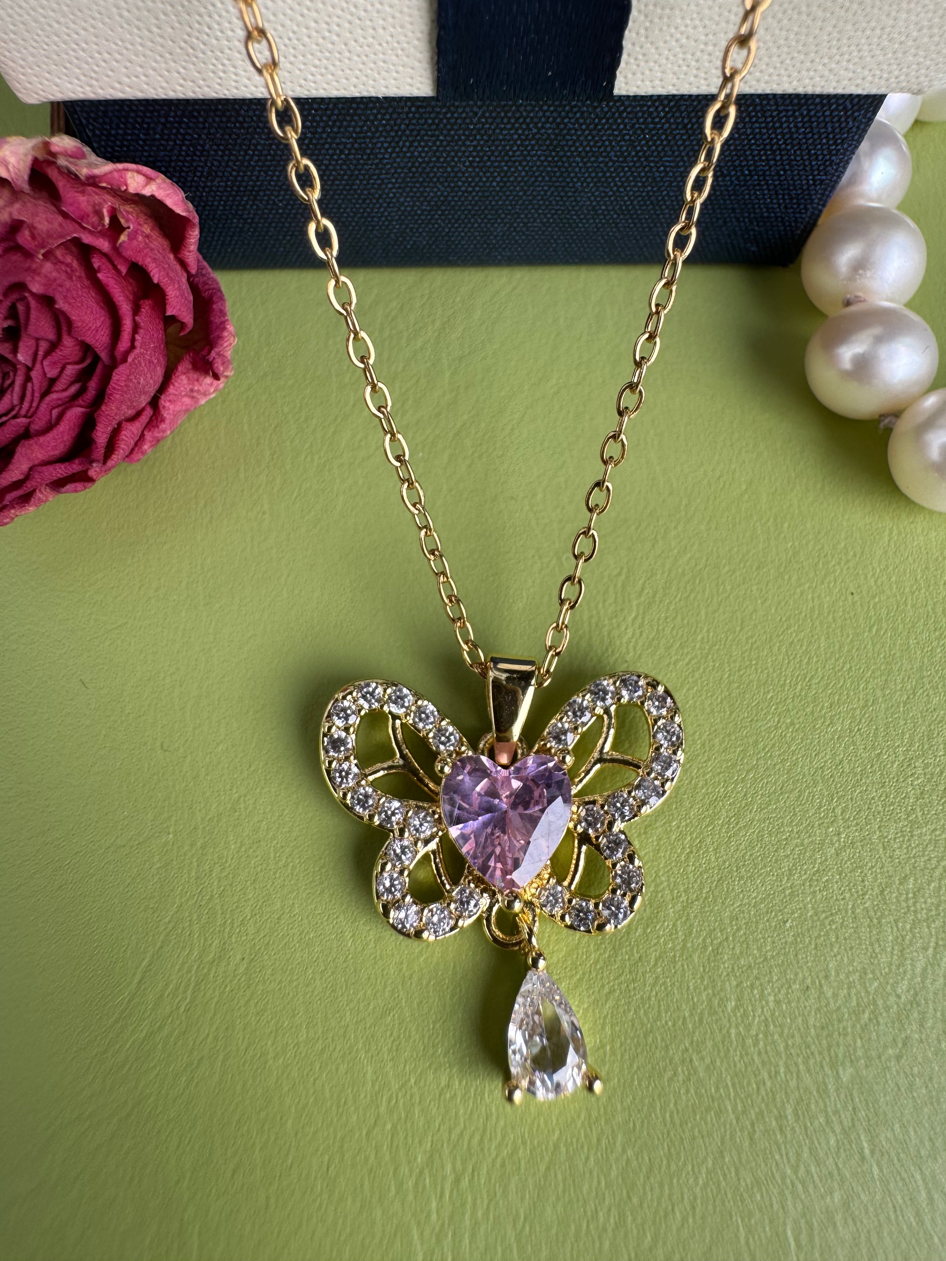 High-quality elegant copper-set-zirconian pink butterfly necklace