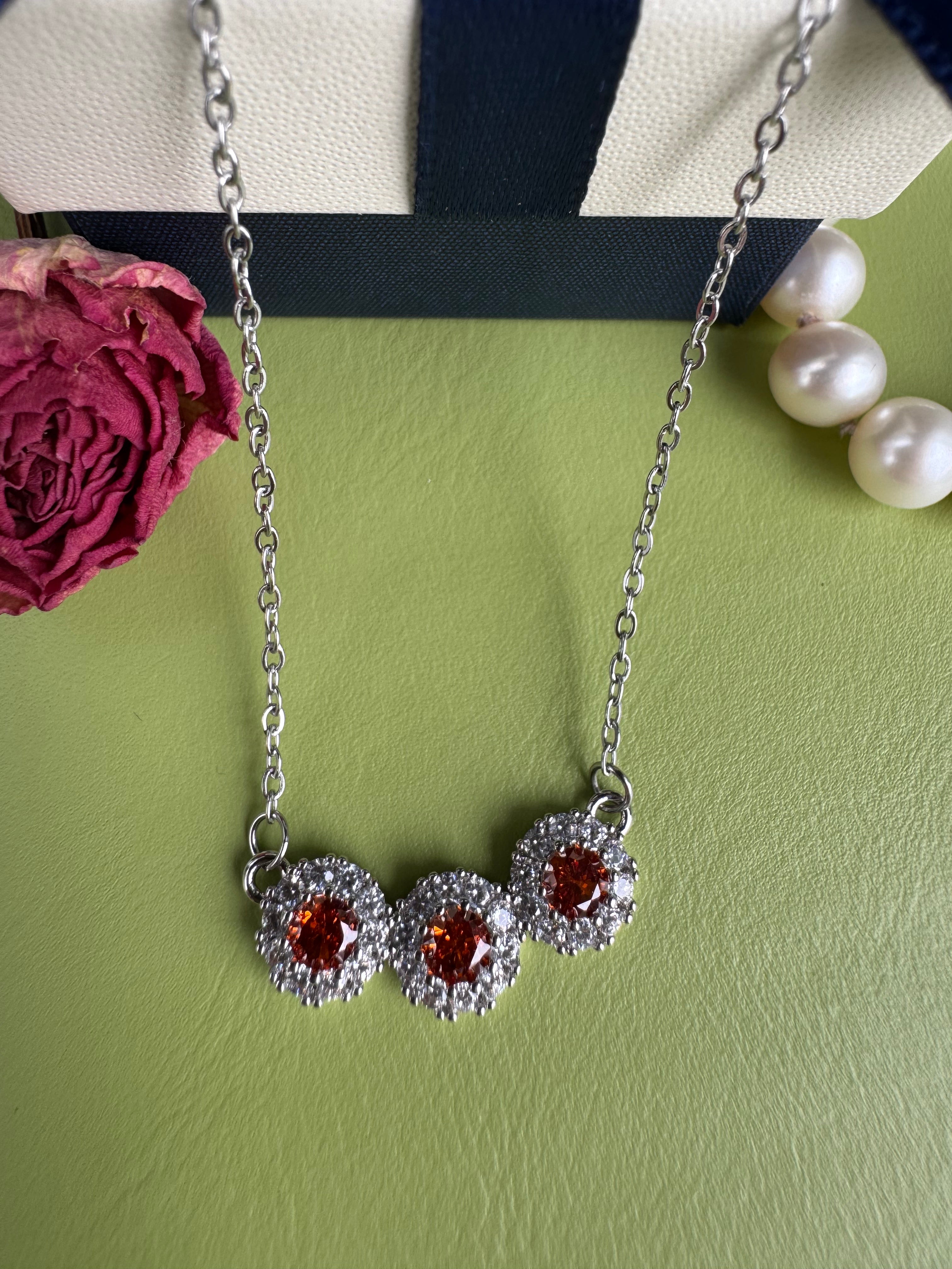 Fashionable full-diamond copper-set zircon sunflower necklace
