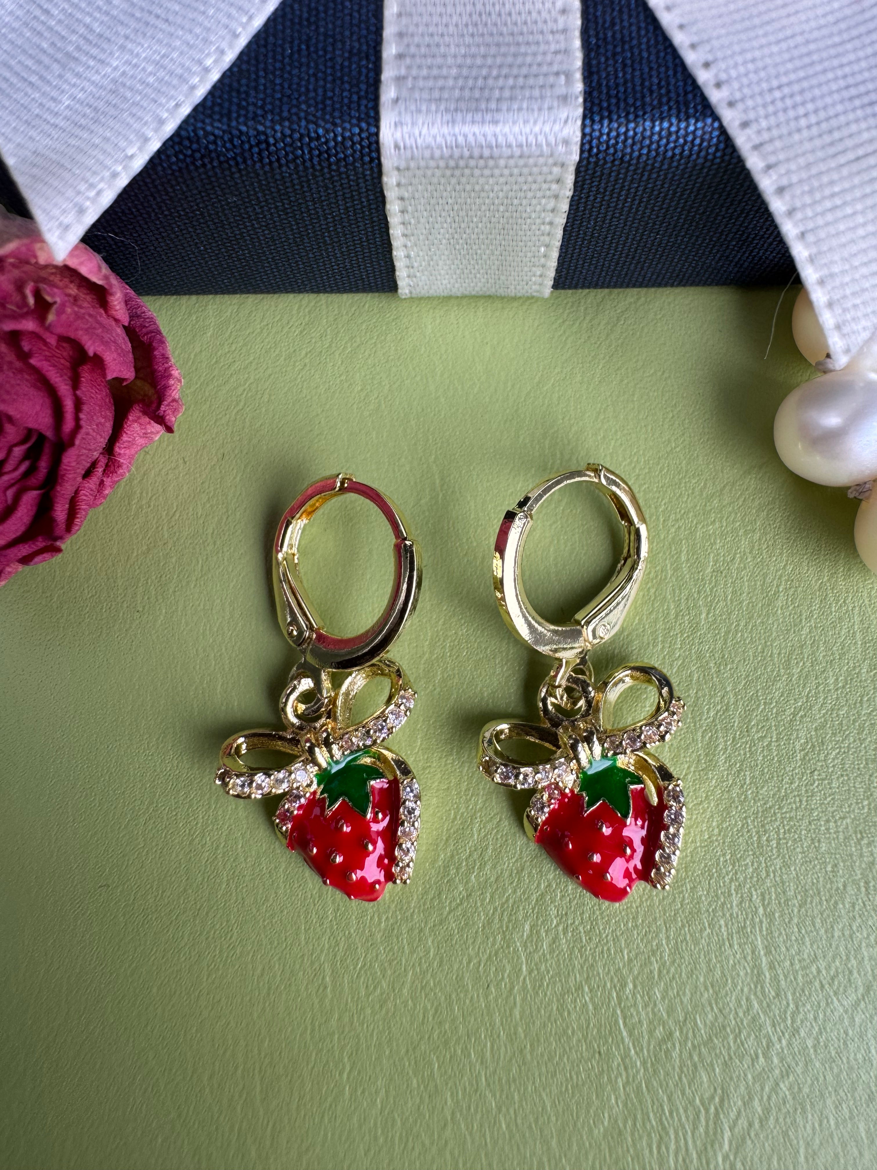 Hot Selling Fruit Strawberry Drop Earrings, Enamel Craft with Sparkling Cubic Zirconia, Elegant Ear Ornaments for Ladies