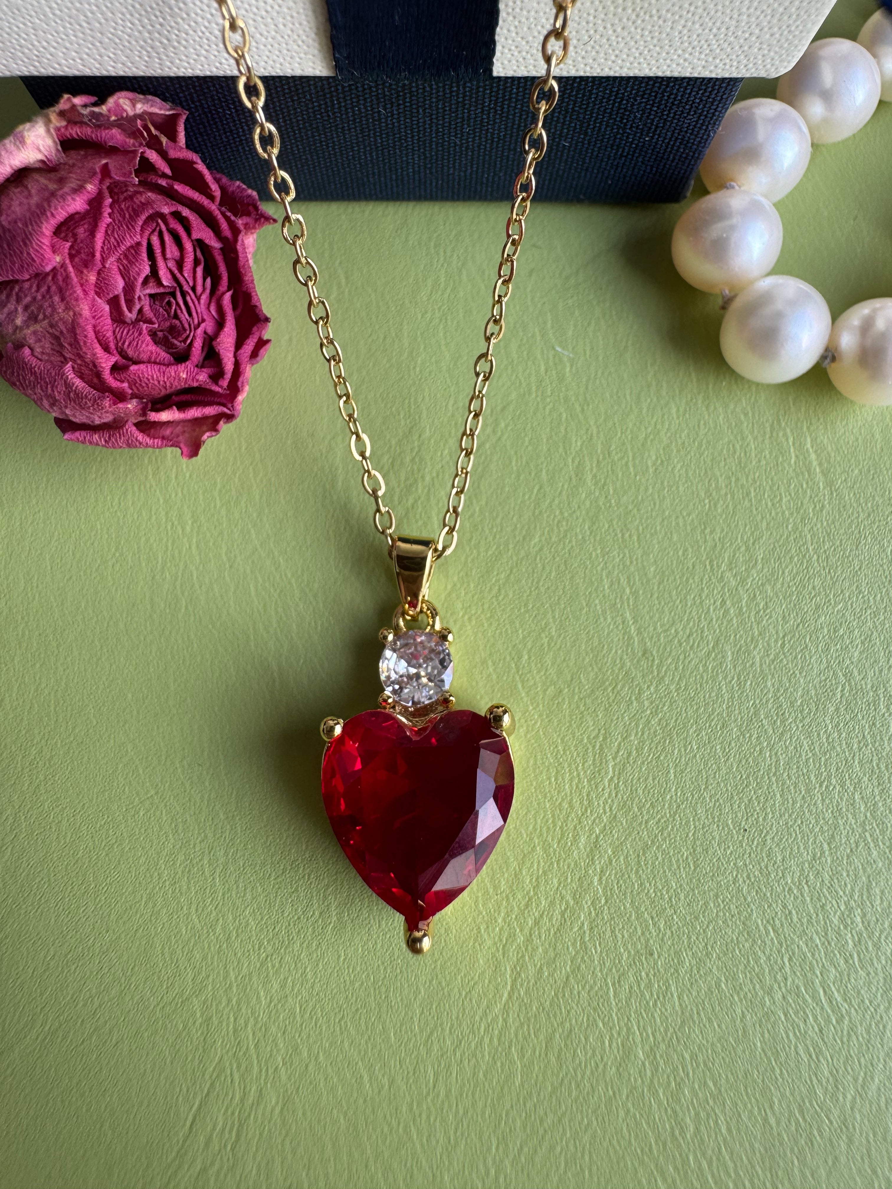 Copper-inlaid Zirconium Luxury New Style Golden Heart Necklace