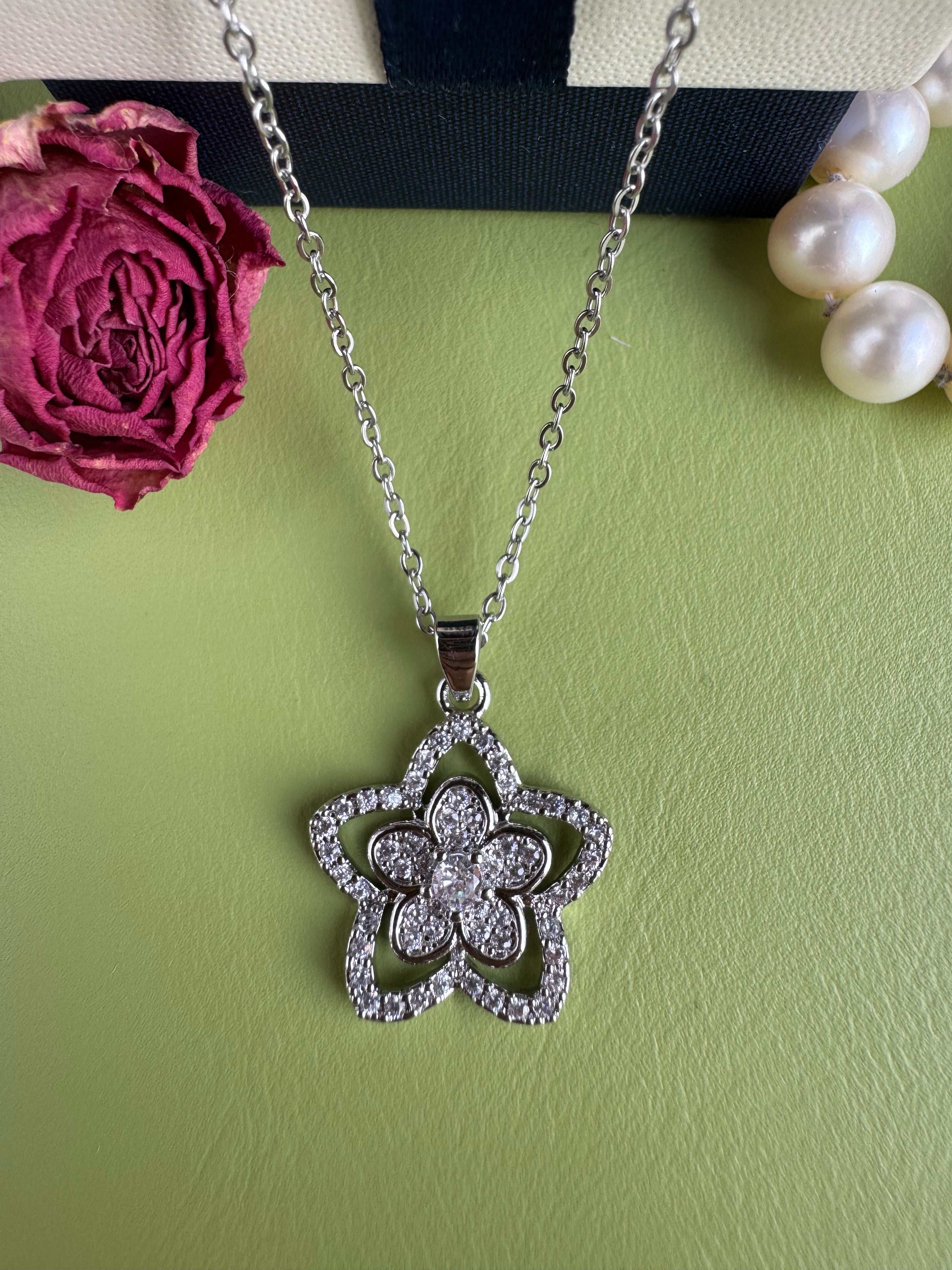 Copper-inlaid Zirconium Luxury New Style Star Necklace