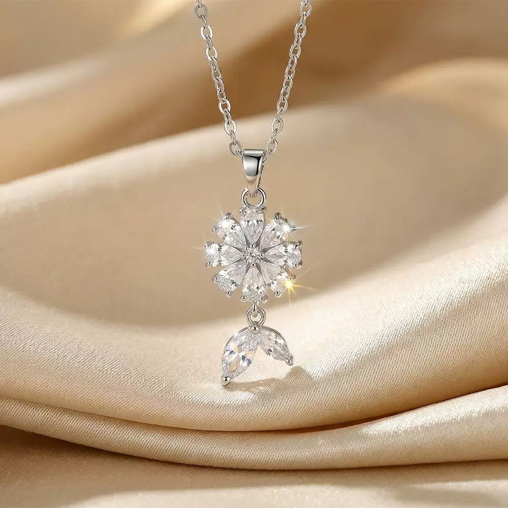 Hot-selling fashionable copper-set-zirconian flower necklace